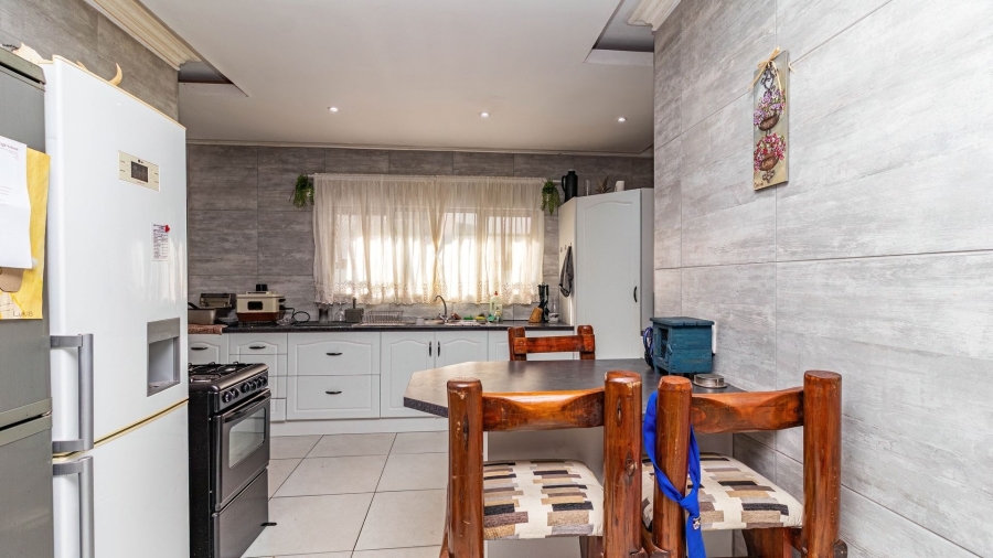 7 Bedroom Property for Sale in Kleinmond Western Cape
